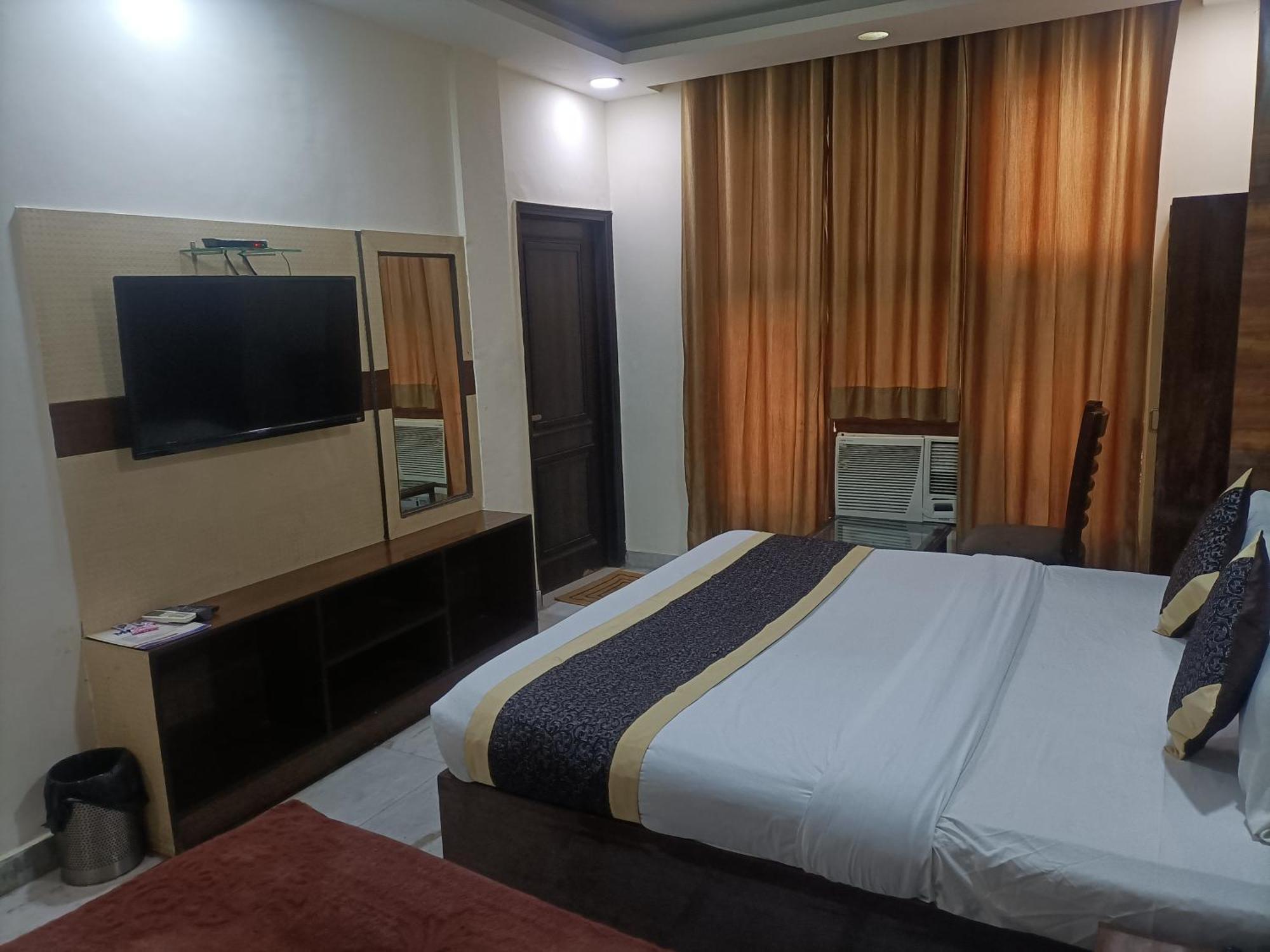 Hotel Grand Aerotech Új-Delhi Kültér fotó