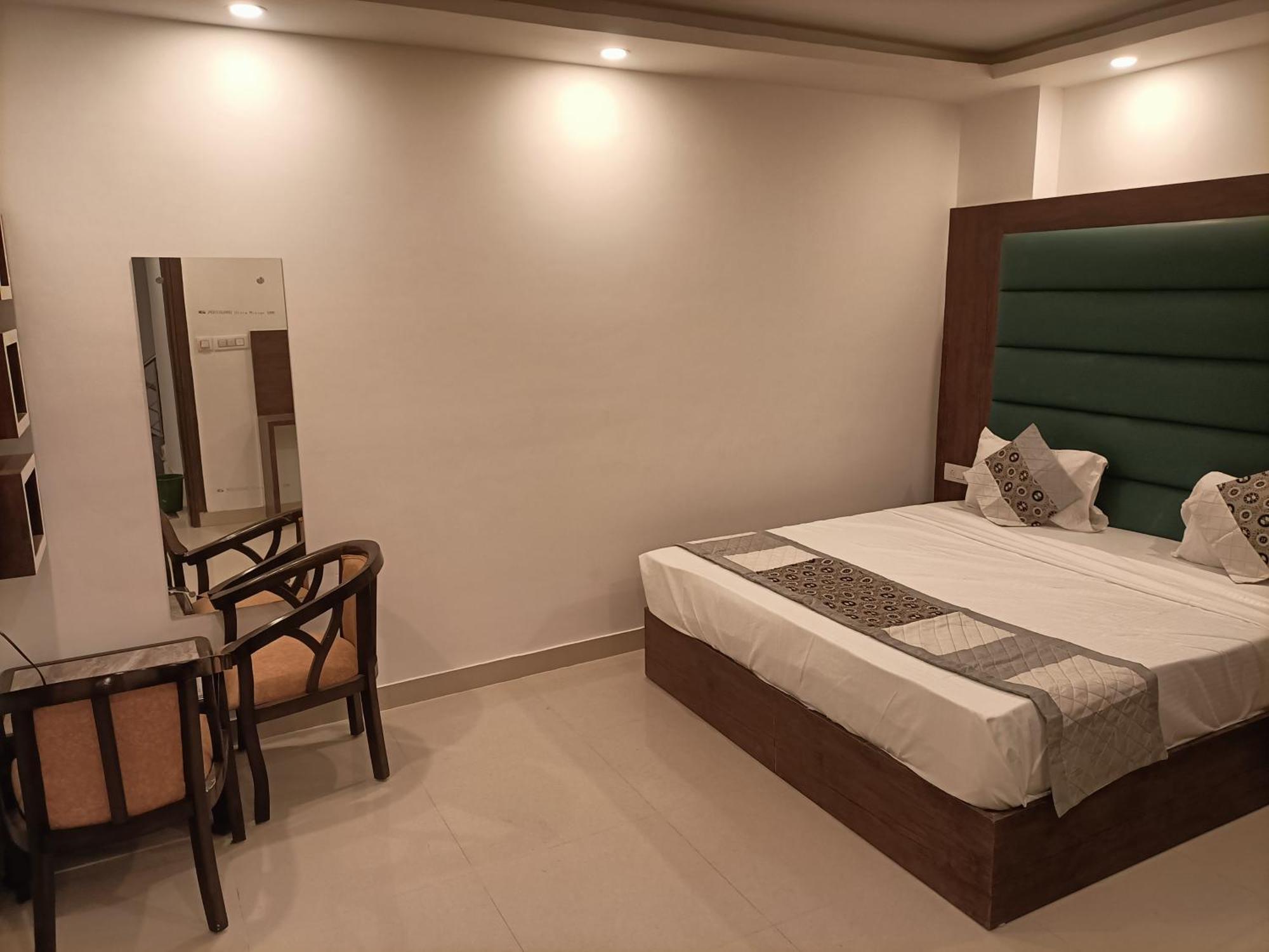 Hotel Grand Aerotech Új-Delhi Kültér fotó