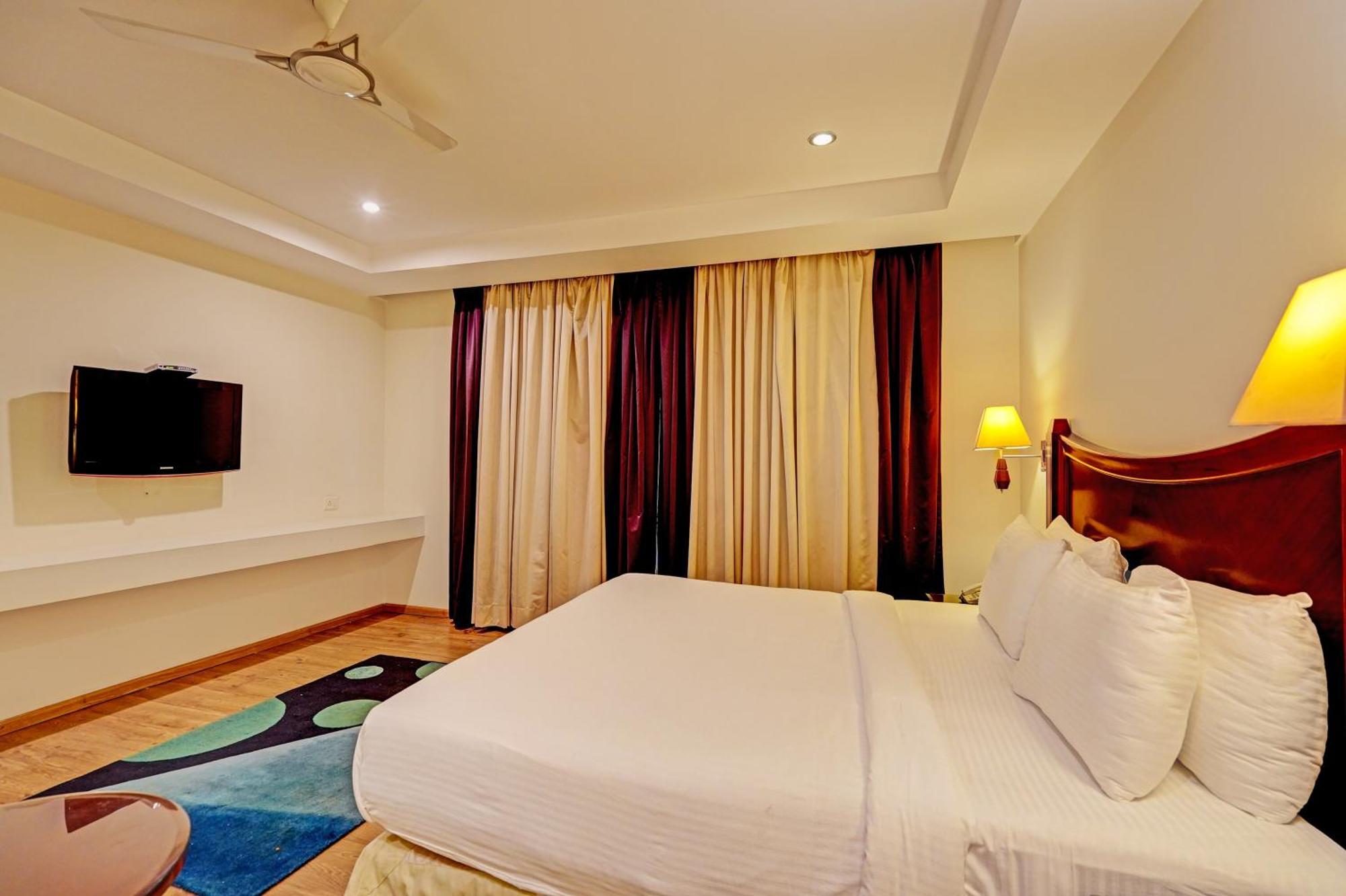 Hotel Grand Aerotech Új-Delhi Kültér fotó