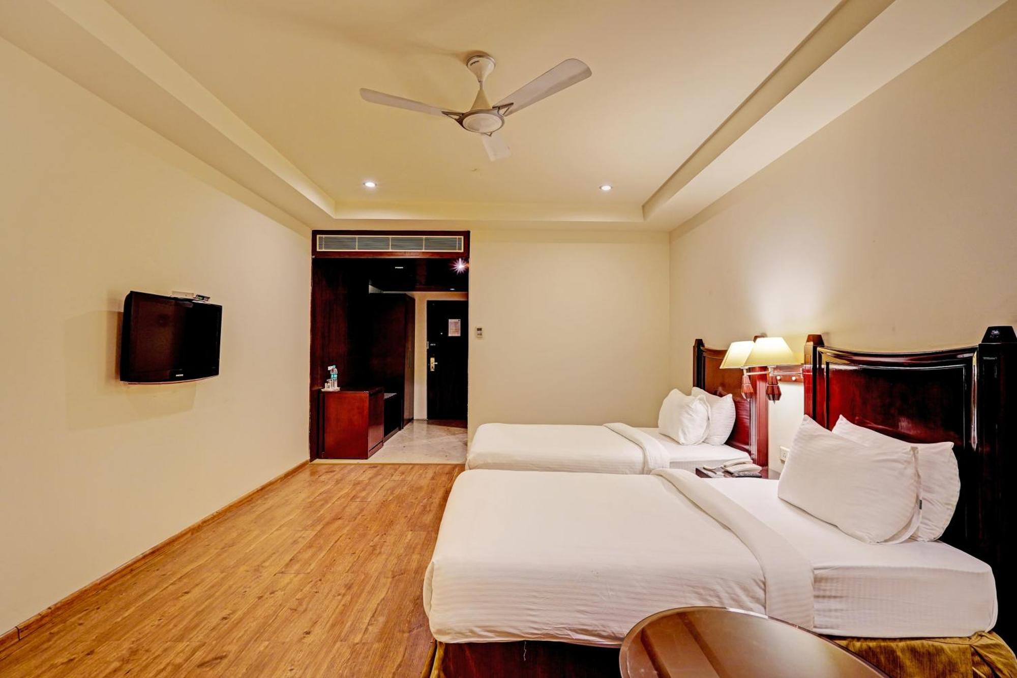 Hotel Grand Aerotech Új-Delhi Kültér fotó