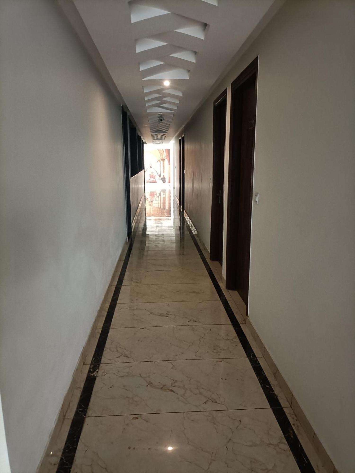Hotel Grand Aerotech Új-Delhi Kültér fotó