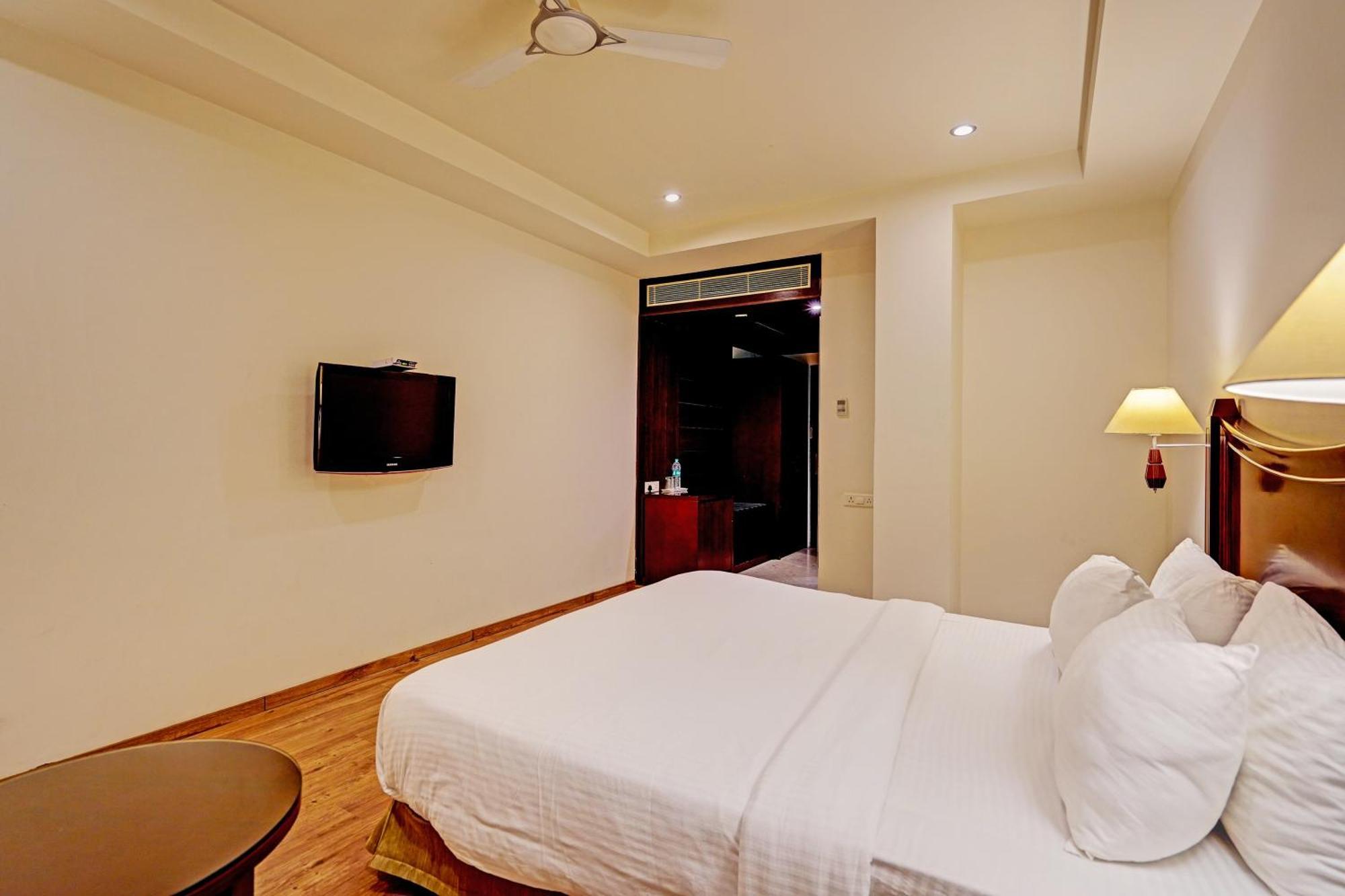 Hotel Grand Aerotech Új-Delhi Kültér fotó